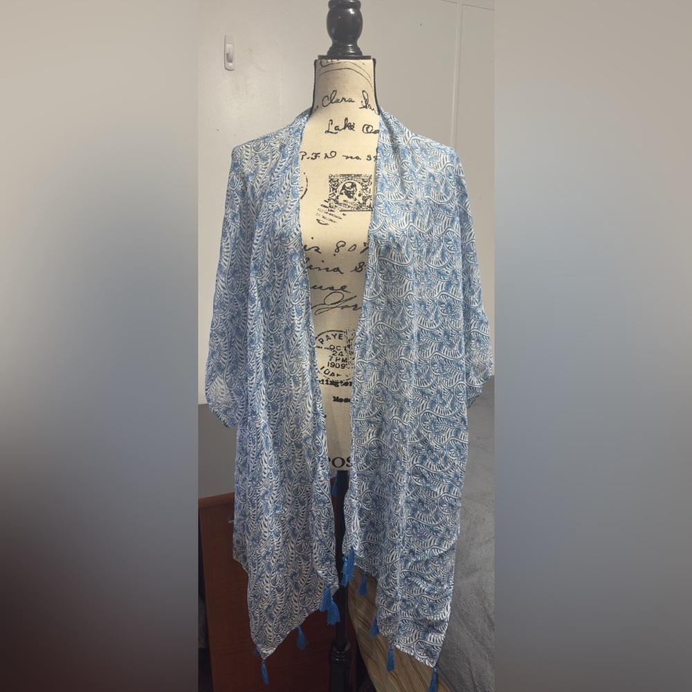 The Met Store Metropolitian Museum of art Blue & White Qing Floral Cover-Up - Picture 9 of 10